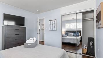 4 bedrooms, desk, iron/ironing board, travel crib