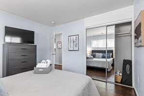 4 bedrooms, desk, iron/ironing board, travel cot