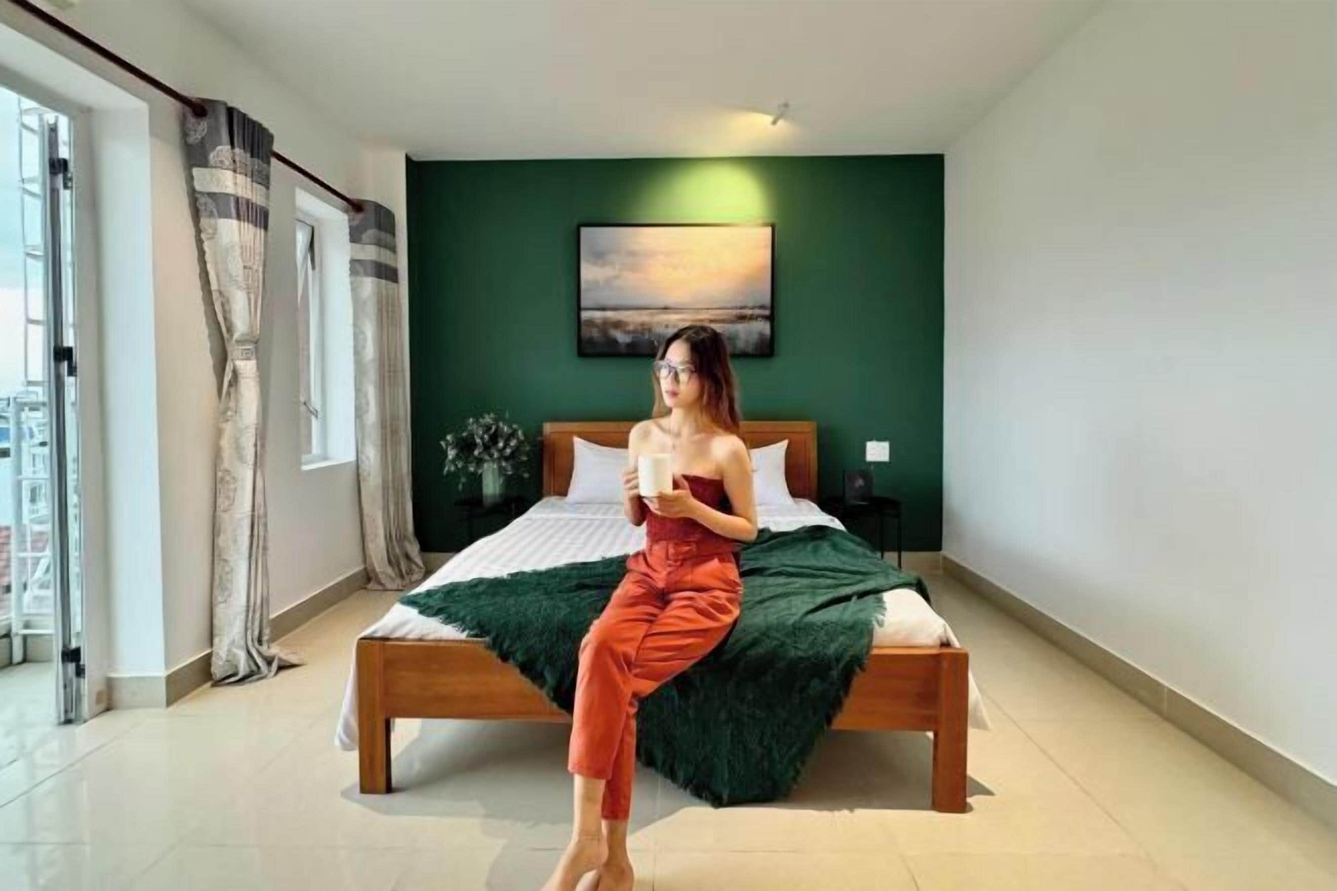 Escritorio, wifi gratis, ropa de cama