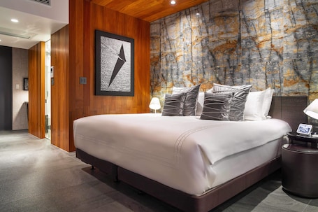 Executive Suite, 1 Bedroom | 1 bedroom, Egyptian cotton sheets, premium bedding, down comforters