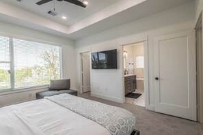 3 bedrooms, iron/ironing board, travel cot, free WiFi