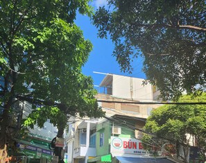A street view with a building that has a sign for 'Bun Binh'.