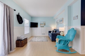 Televisión y oficina 