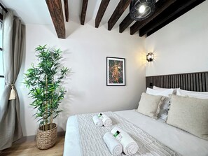 2 bedrooms, iron/ironing board, travel cot, WiFi