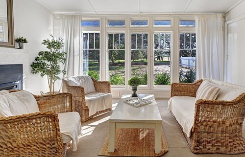 Rose Cottage - Mayfield Vineyard Orange