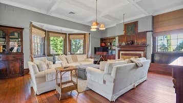 TV, fireplace, offices