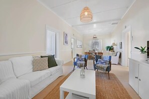 Fernseher, Kamin, Arbeitsbereiche