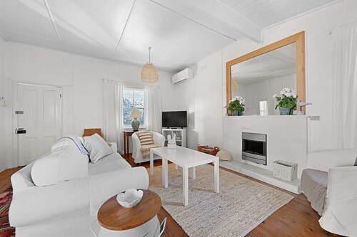 Settler's Cottage - Mayfield Vineyard Orange