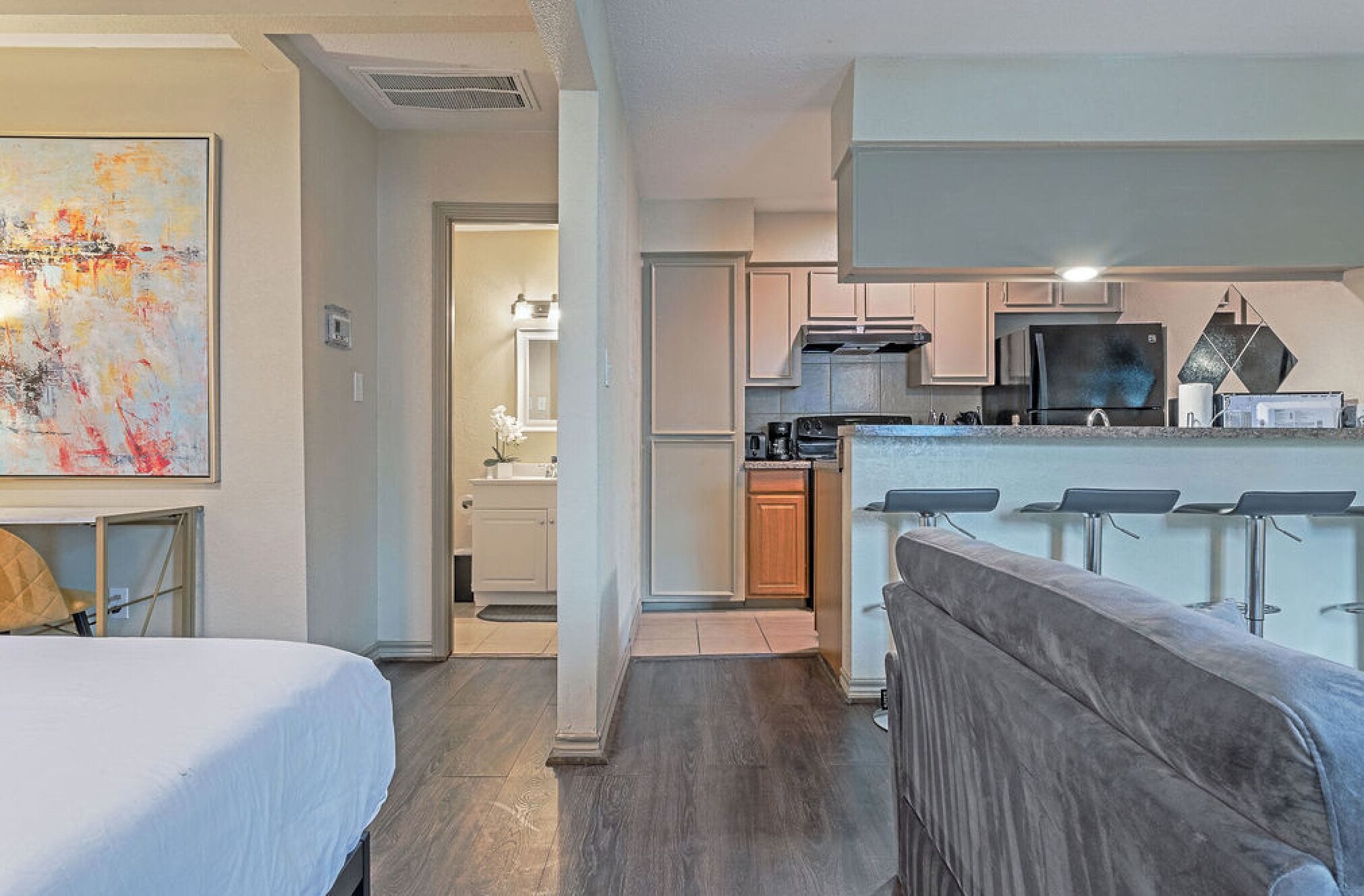 8 bedrooms, desk, iron/ironing board, free WiFi