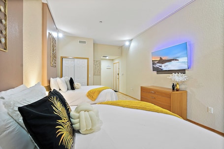 1 bedroom, desk, iron/ironing board, free WiFi. Charming, Quiet Condo in European Village with Balcony, near Beach