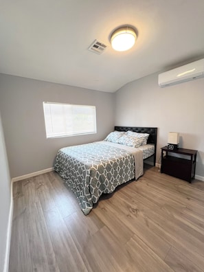 4 Schlafzimmer, Schreibtisch, Bügeleisen/Bügelbrett, kostenloses WLAN