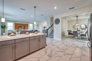 Interior - Chic Luxury Decor, Prime Location, Game Room Bliss (Kissimmee)