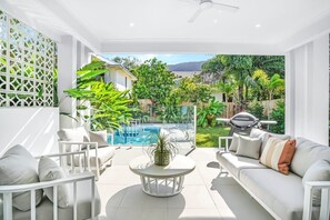 Terrace/patio - The Santana Collection TWO - Luxury Villa Retreat in Palm Cove with Private Pool (Palm Cove)