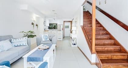 Sandy Feet- Luxury Coastal Escape, Stylish Hideaway in the Heart of Port Douglas at Four Mile Beach