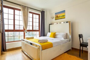 4 Schlafzimmer, Bügeleisen/Bügelbrett, Reisekinderbett, WLAN