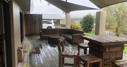 Mediterranean-style home in cul-de-sac a few minutes walk to shops and beach.