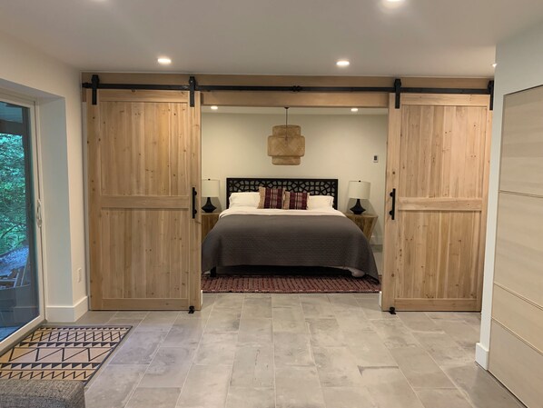 4 室のベッドルーム、WiFi、ベッドシーツ