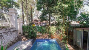 Unclassified image, 5 of 43, button - The Signature Crest (Mahabaleshwar)
