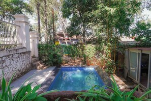 Outdoor pool - The Signature Crest (Mahabaleshwar)