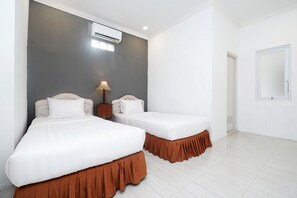 Habitación superior, 2 camas individuales | Escritorio, wifi gratis, ropa de cama