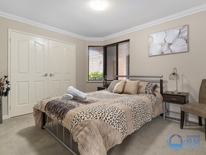 4 Schlafzimmer, Bügeleisen/Bügelbrett, kostenloses WLAN, Bettwäsche