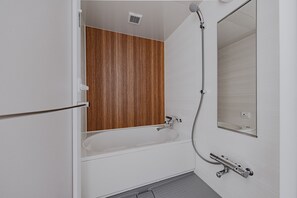 Standard Twin Room | Bilik Mandi | Gabungan pancuran/tab mandi, tab mandi berpancutan, pengering rambut