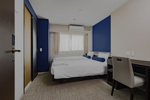 Standard Twin Room | Meja, ruang kerja komputer riba, langsir/tirai gelap terus, kalis bunyi