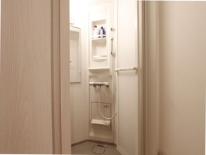 Shower, hair dryer, towels, soap - 101_gourmet&shopping Recently (新宿区大久保2-8-7)