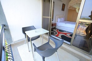 Balcony - Frontiers Hotel & Lodges LTD (Entebbe)