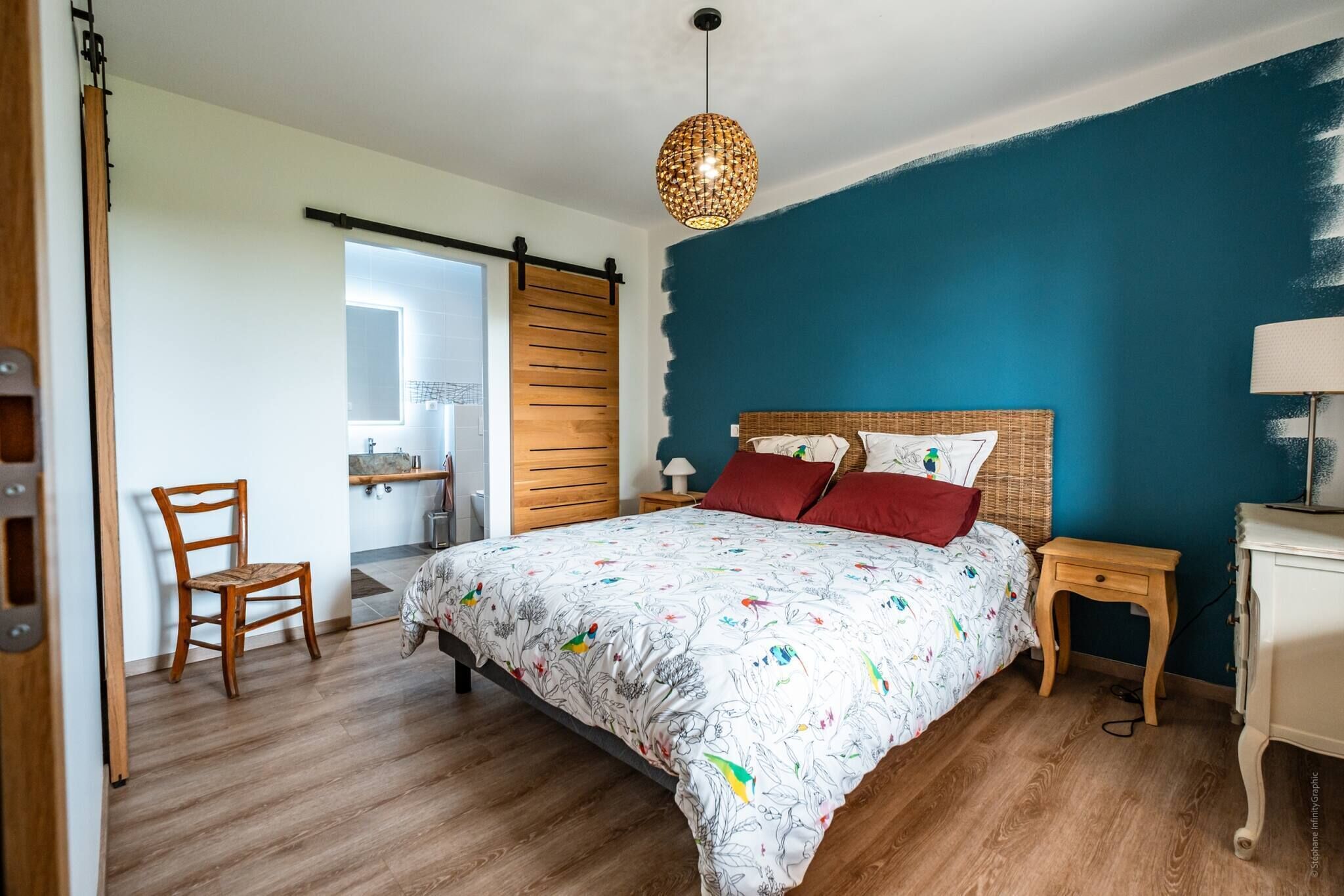 6 bedrooms, iron/ironing board, free WiFi, bed sheets