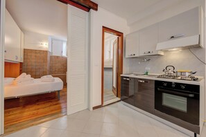 อพาร์ทเมนท์สำหรับครอบครัว, หลายห้องนอน (Vicolo 42-private Terrace-200m Lake) | ครัวส่วนตัว | ตู้เย็น, ไมโครเวฟ, เตาอบ, เตาประกอบอาหาร