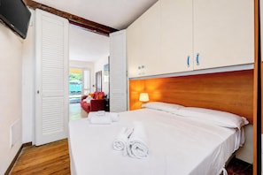 Familie appartement, 1 slaapkamer, magnetron (Vicolo 42-private Terrace-200m Lake) | 1 slaapkamer, wifi