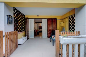 Family Apartment, Multiple Bedrooms (Vicolo 42-private Terrace-200m Lake) | Interior