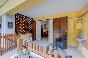 Family Apartment, Multiple Bedrooms (Vicolo 42-private Terrace-200m Lake) | Interior