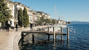 Unclassified image, 2 of 26, button - Vicolo 42-private Terrace-200m Lake (Salò)