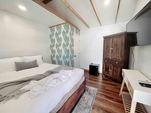 4 Schlafzimmer, Schreibtisch, Bügeleisen/Bügelbrett, Reisekinderbett