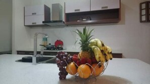 Réfrigérateur, micro-ondes, four, cafetière/bouilloire