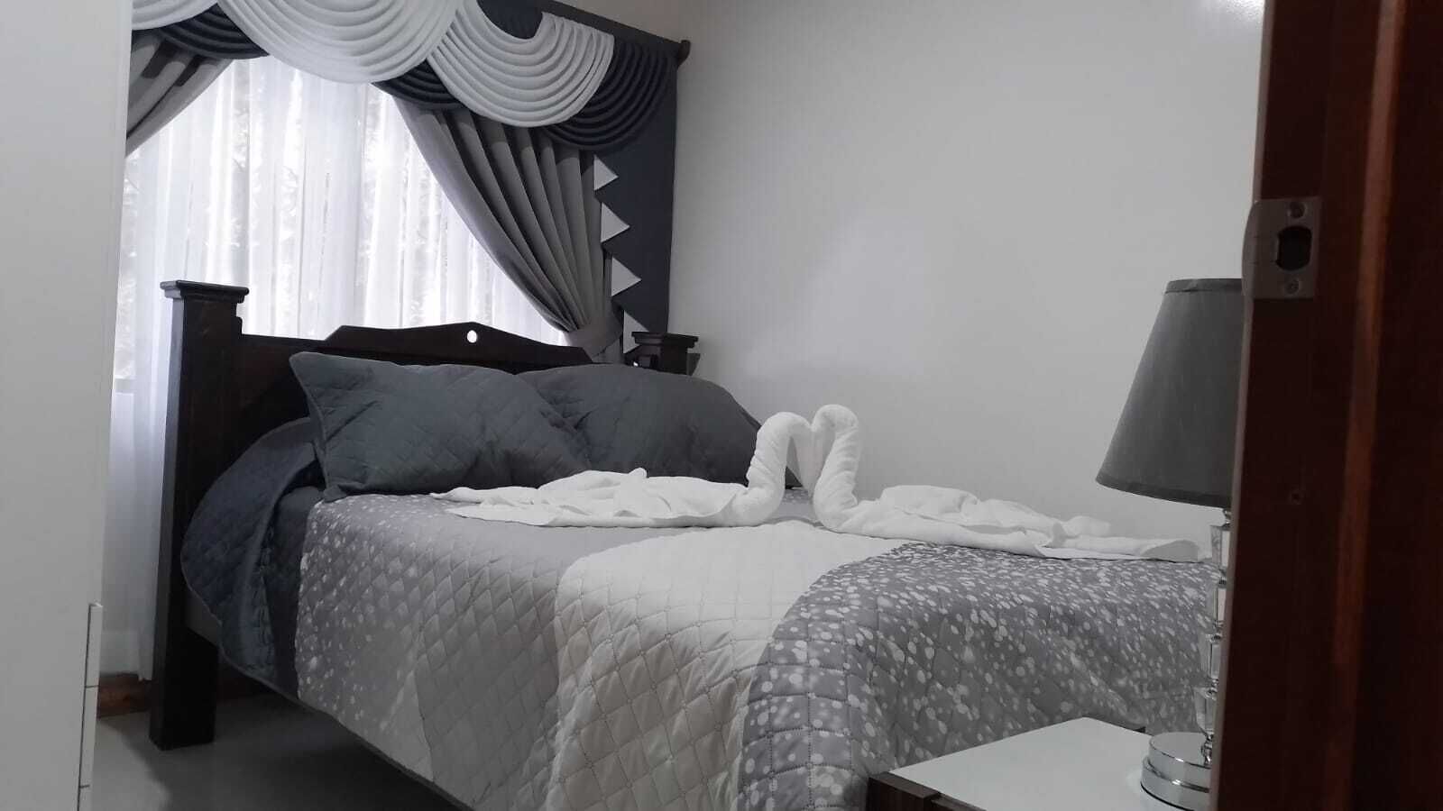 4 bedrooms, iron/ironing board, WiFi, bed sheets