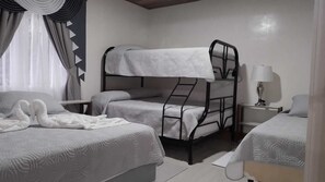 4 bedrooms, iron/ironing board, WiFi, bed sheets