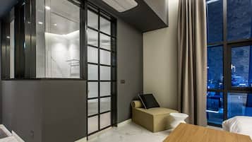 Premium Deluxe | Quartos à prova de som, Wi-Fi de cortesia