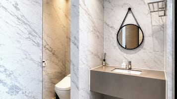Suite | Bathroom