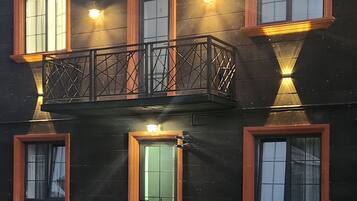 ุงูู
ูุดุฃุฉ ู
ู ุงูุฎุงุฑุฌ