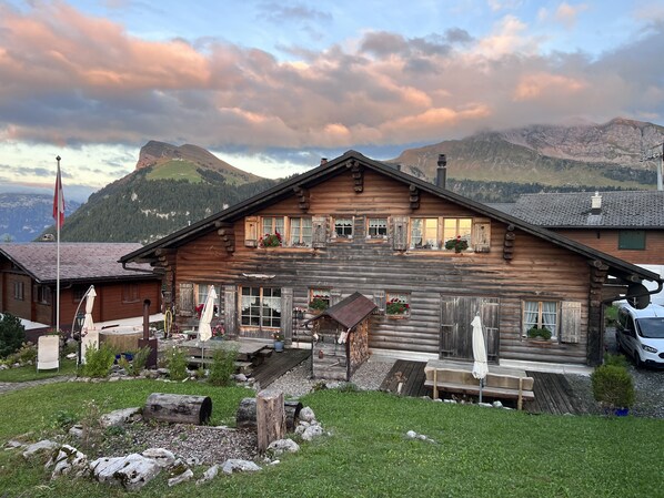 Exterior - Wunderschönes Block-hausteil Direkt im Ski- und Wandergebiet Stockhütte NW (Emmetten)