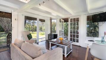 Deluxe Cabin | Individually decorated, individually furnished, free WiFi