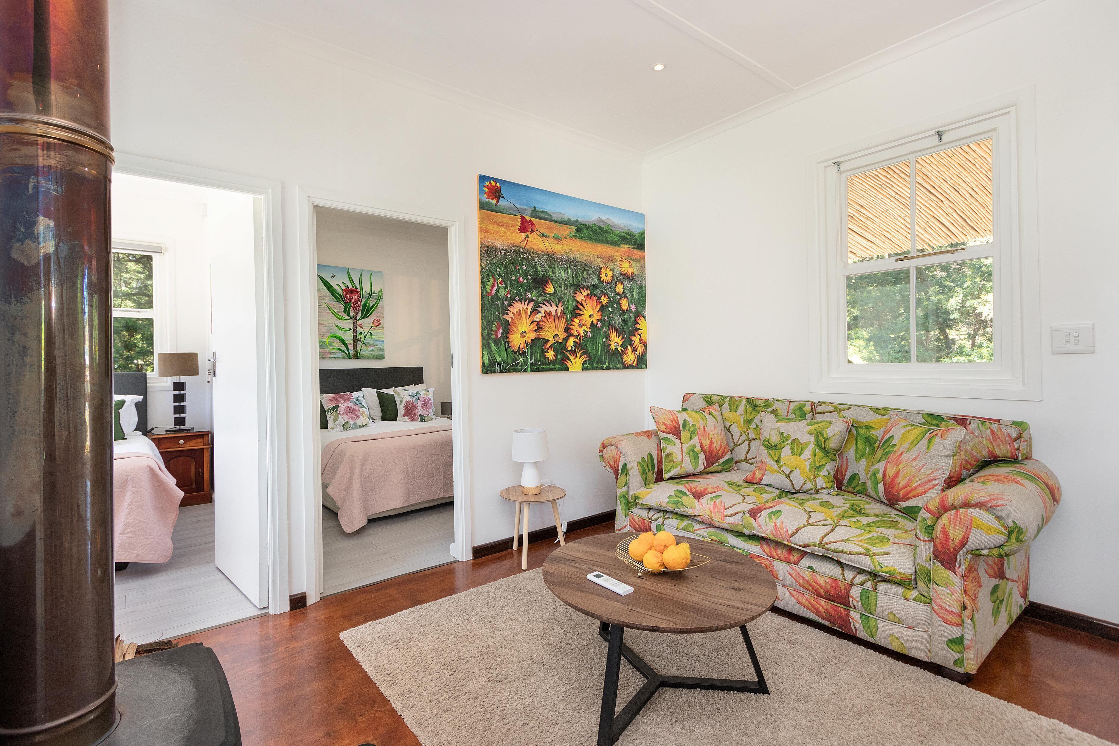 Deluxe Cottage | Living area | TV