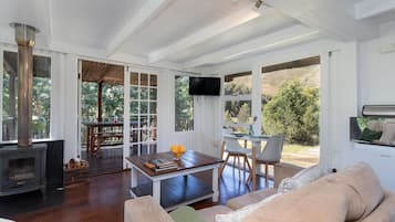 Deluxe Cabin | 1 bedroom, individually decorated, individually furnished, free WiFi