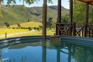 Deluxe Chalet | Individually decorated, individually furnished, free WiFi - La Ferme Guest Farm (Franschhoek)