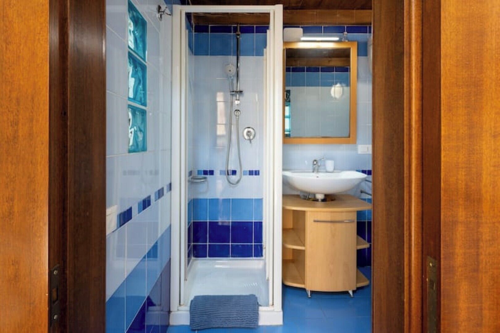 Dusche, Haartrockner, Bidet, Handtücher