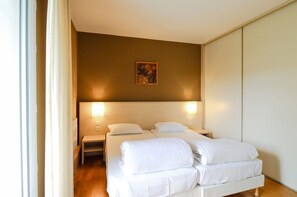 In-room safe, blackout curtains, free WiFi, bed sheets - Adonis Divonne Résidence du Lac (Divonne-les-Bains)