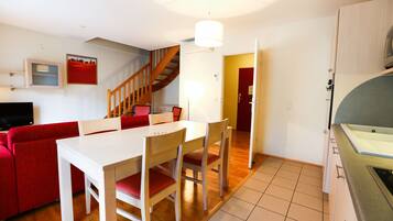 Basic Apartment | Living area | 130-cm flat-screen TV with digital channels, TV